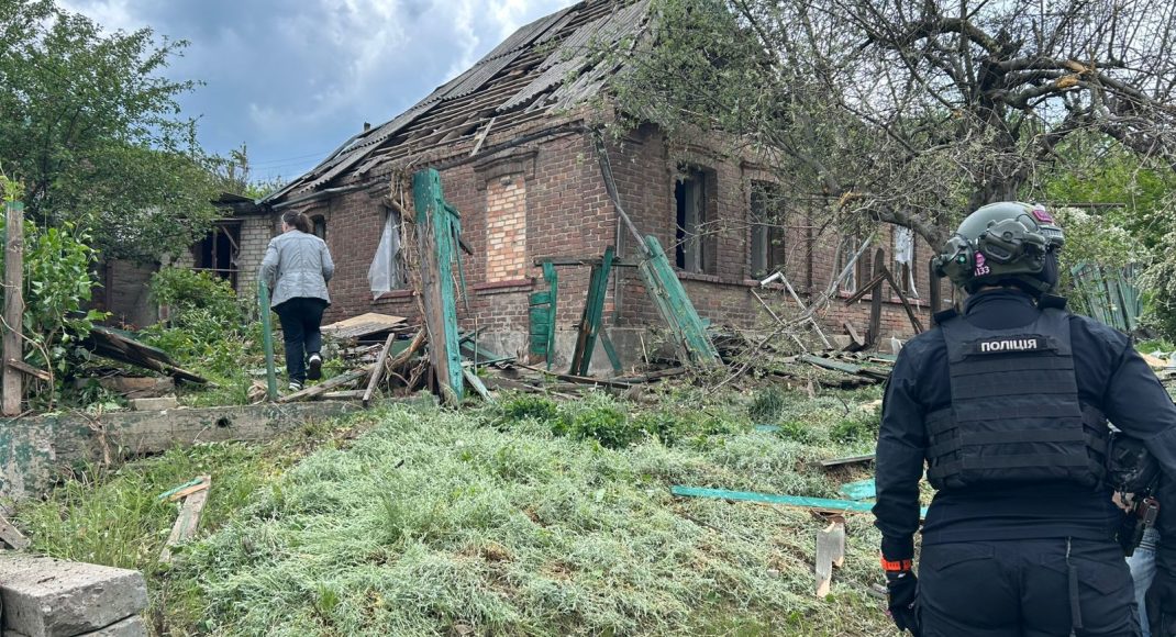 Враг обстреливал Константиновскую общину, повреждены фасады частных домов