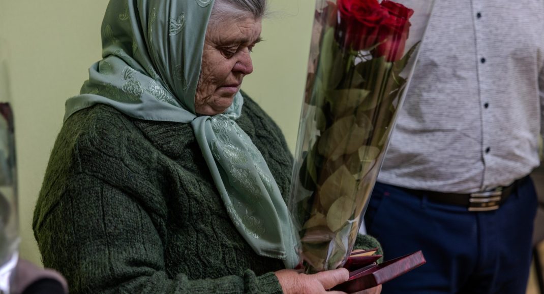Мати загиблого прикордонника Луганського загону отримала орден "За мужність" свого сина (фото)
