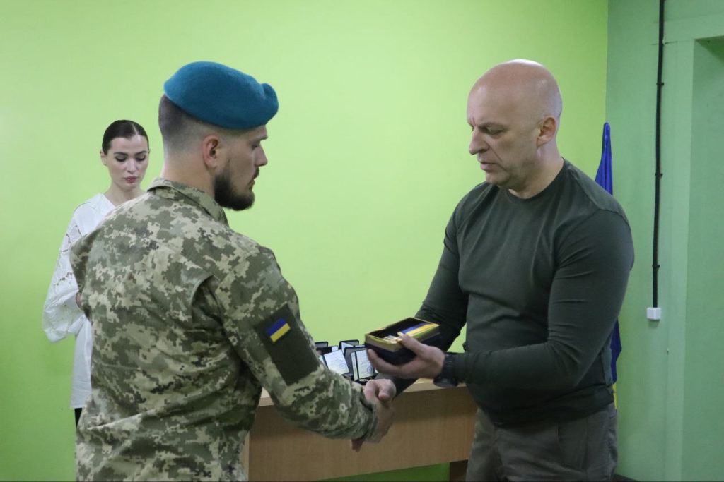 Морские пехотинцы, защищающие Донетчину, получили награды Совета обороны области