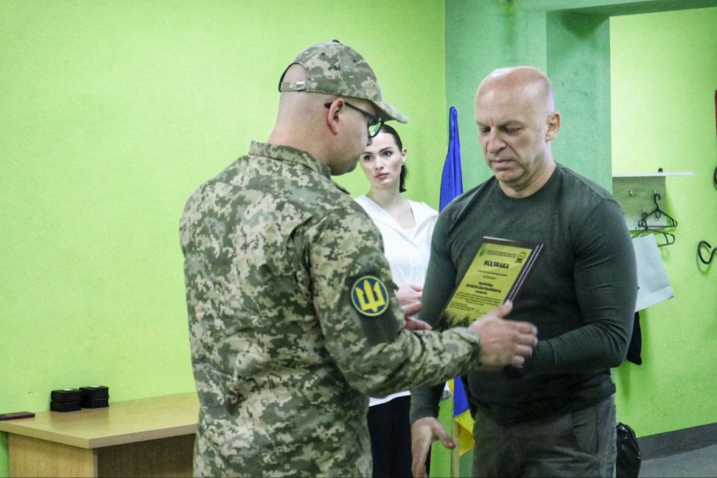 Морские пехотинцы, защищающие Донетчину, получили награды Совета обороны области