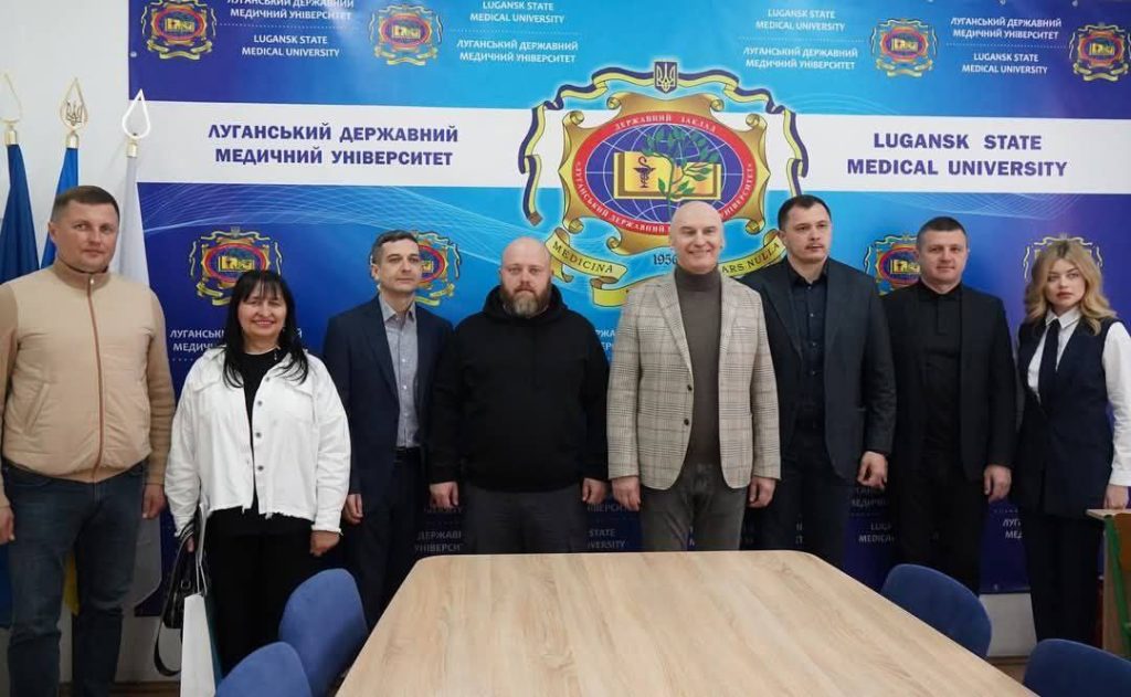 Очільник Луганщини відвідав релокований до Рівного Луганський державний медичний університет