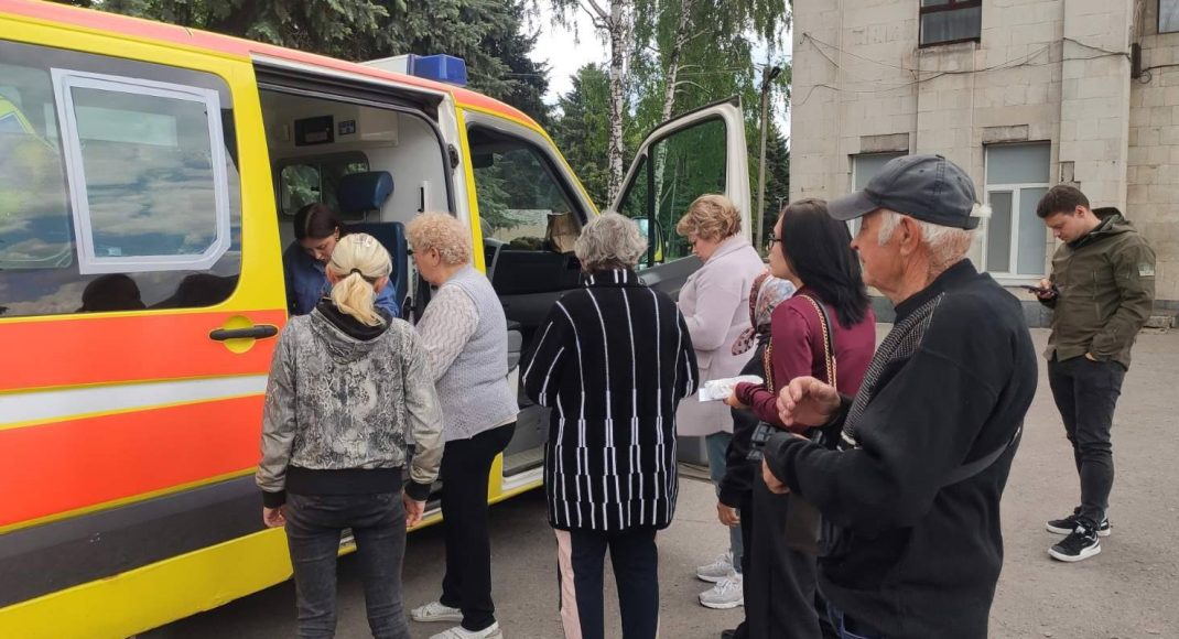 Переселенці з Очеретинської громади отримали на Дніпропетровщині сімейні продовольчі набори від благодійників (фото)
