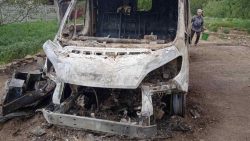 Россияне FPV-дронами уничтожили автомобиль "экстренной" медицинской помощи в Константиновке (фото)