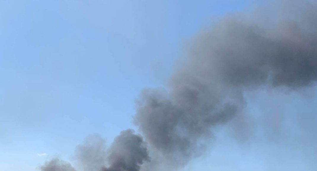 Словʼянськ потрапив під ворожий обстріл: є влучання у бік СТО і автівок