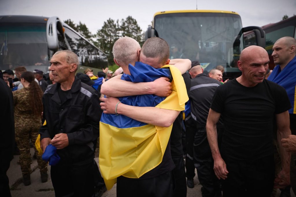 Третю частина обміну тисячу на тисячу завершено: 303 українських захисники повернулися додому
