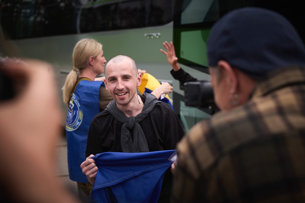 Третю частина обміну тисячу на тисячу завершено