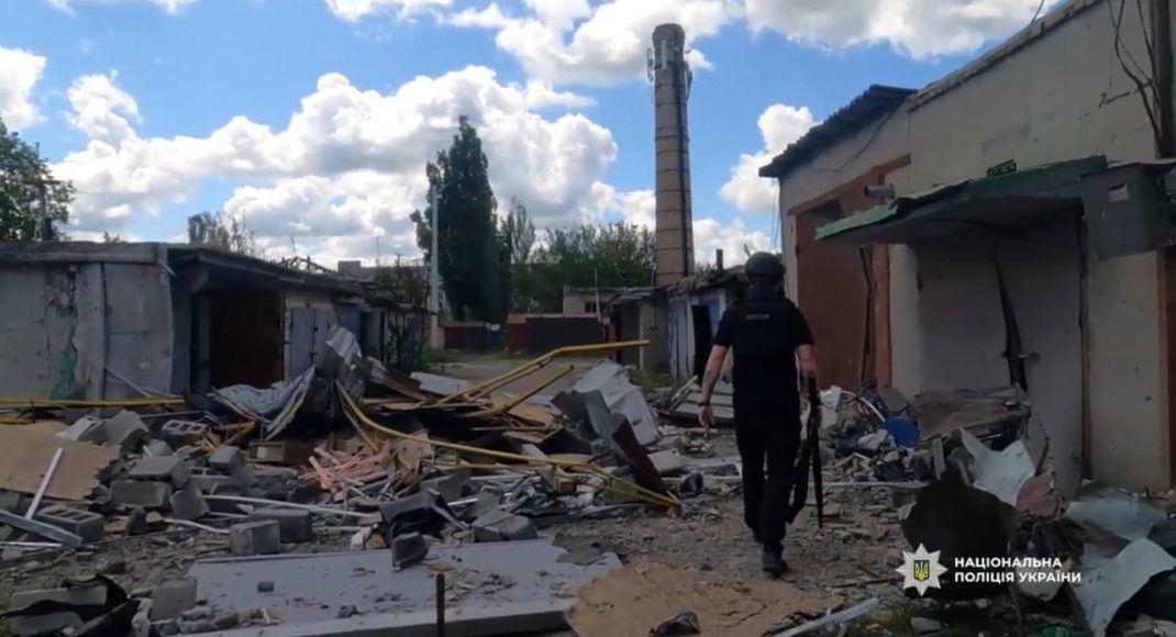 За неделю "Белые ангелы" и волонтеры вывезли из Покровска более 70 человек (видео)