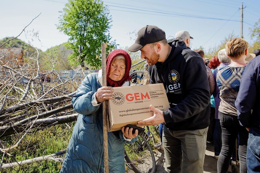 У Добропіллі на Донеччині роздали понад 1,4 тис. продуктових наборів