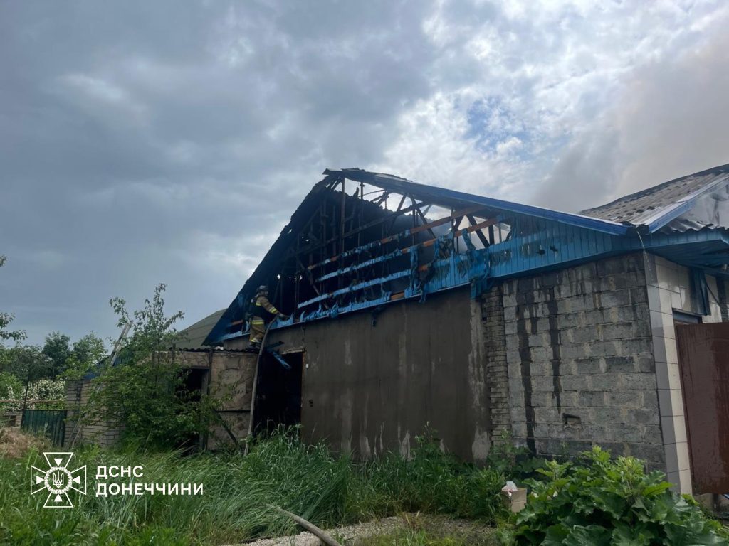 В Константиновке горел магазин, мужчина получил ожоги