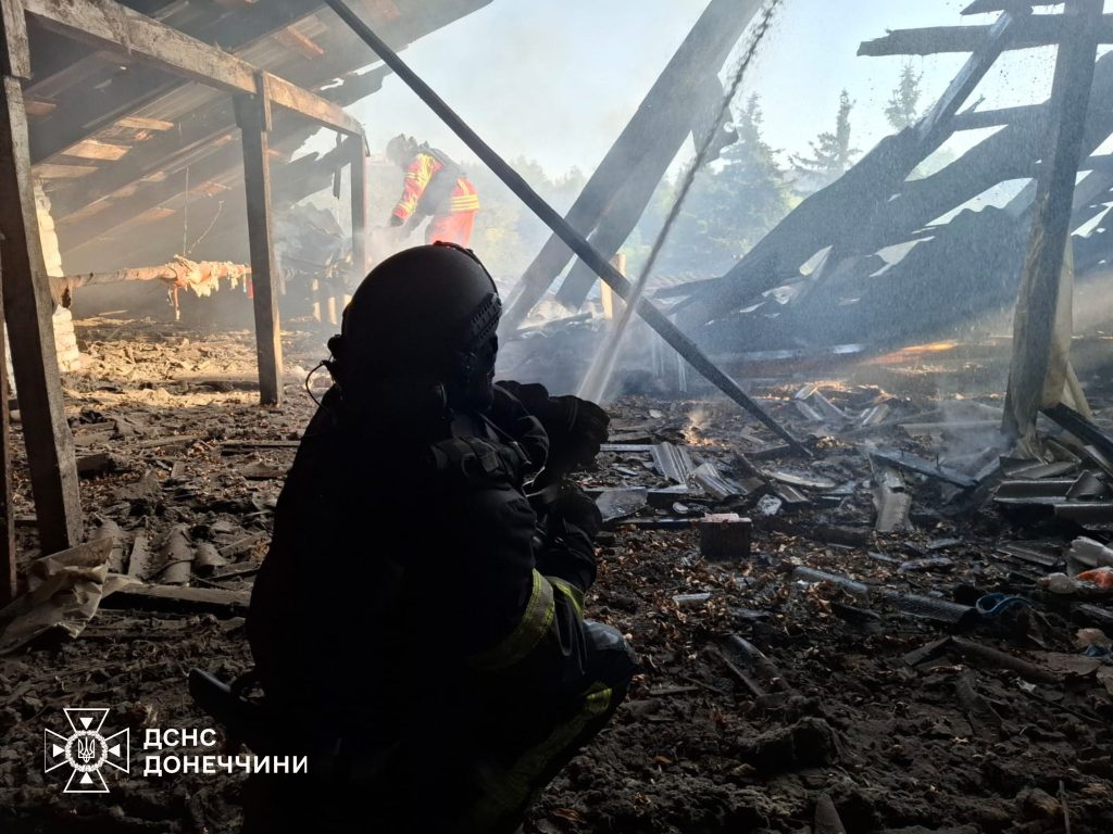 В Краматорском и Покровском районах Донецкой области пылали пожары в результате российских обстрелов