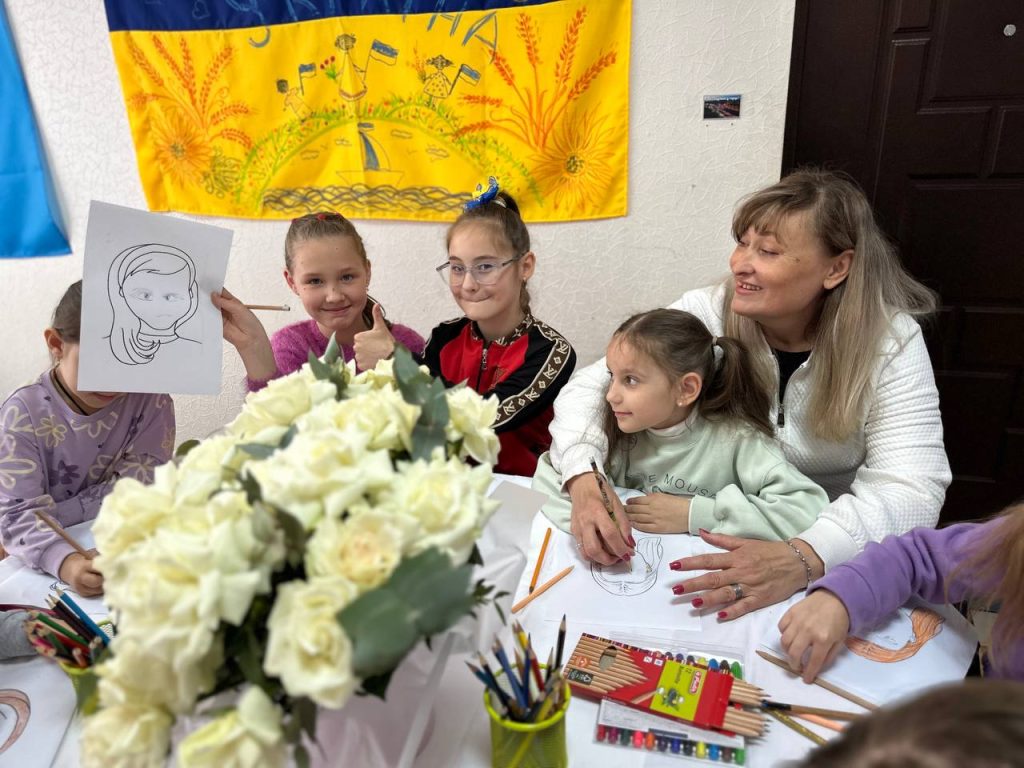 В Кропивницком дети из Покровской общины создавали портреты своих мам.
