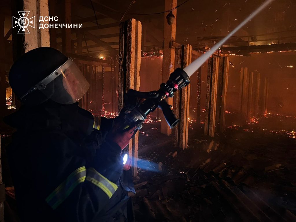 У Новодонецькій громаді на Донеччині вогнеборці ліквідували масштабні пожежі, є поранені