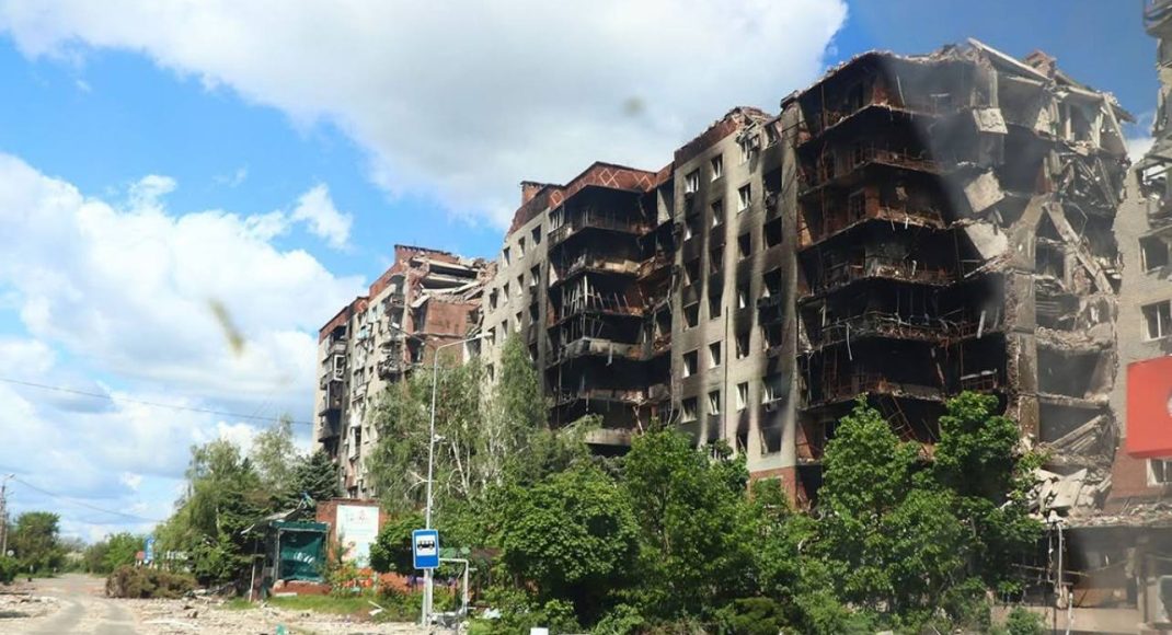 У Покровську під постійними обстрілами, без електрики, води та газу залишаються близько 1800 людей (фото, відео)