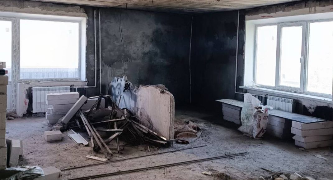 В оккупированном Мариуполе жители жалуются на разрушенные россиянами дома без обещанных восстановлений (видео)