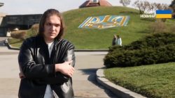 Вісімнадцятирічний луганчанин Іван Саранча вибрався з окупації через 4000 днів і отримав український паспорт
