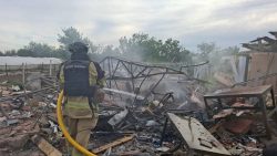 Ворог завдав удару по житловому сектору міста Лиман на Донеччині: горів автомобіль
