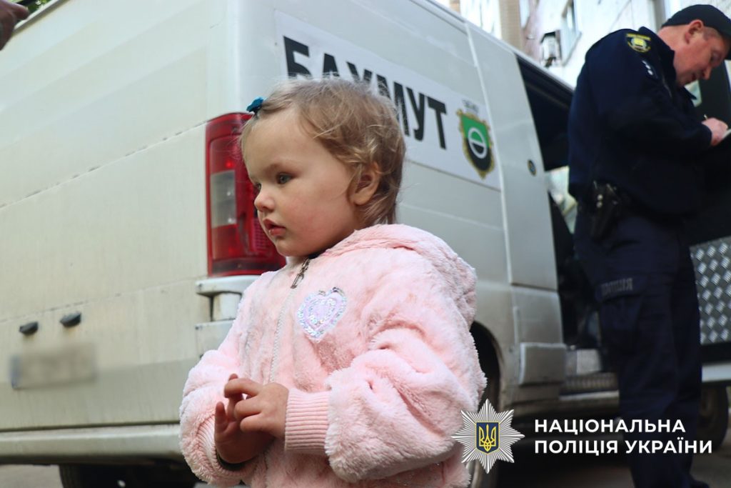 Из прифронтового Торского полицейские эвакуировали семью с 3 детьми и кошки