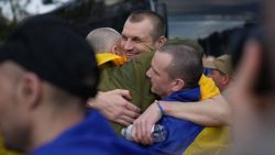 За два дня масштабного обмена пленными в Украину вернулись 40 бойцов из подразделений МВД (фото)