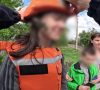 Спасатели эвакуировали из прифронтовой Алексеево-Дружковки женщину с двумя детьми (видео)