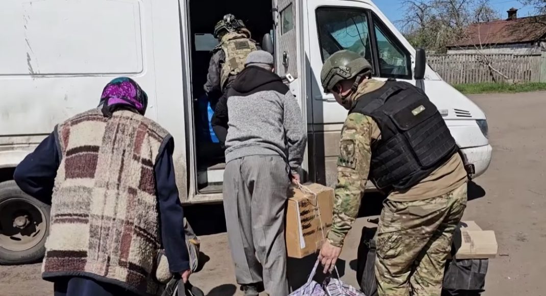Лиманщина у вогні: "Білі янголи" вивезли підлітка та літнє подружжя (відео)