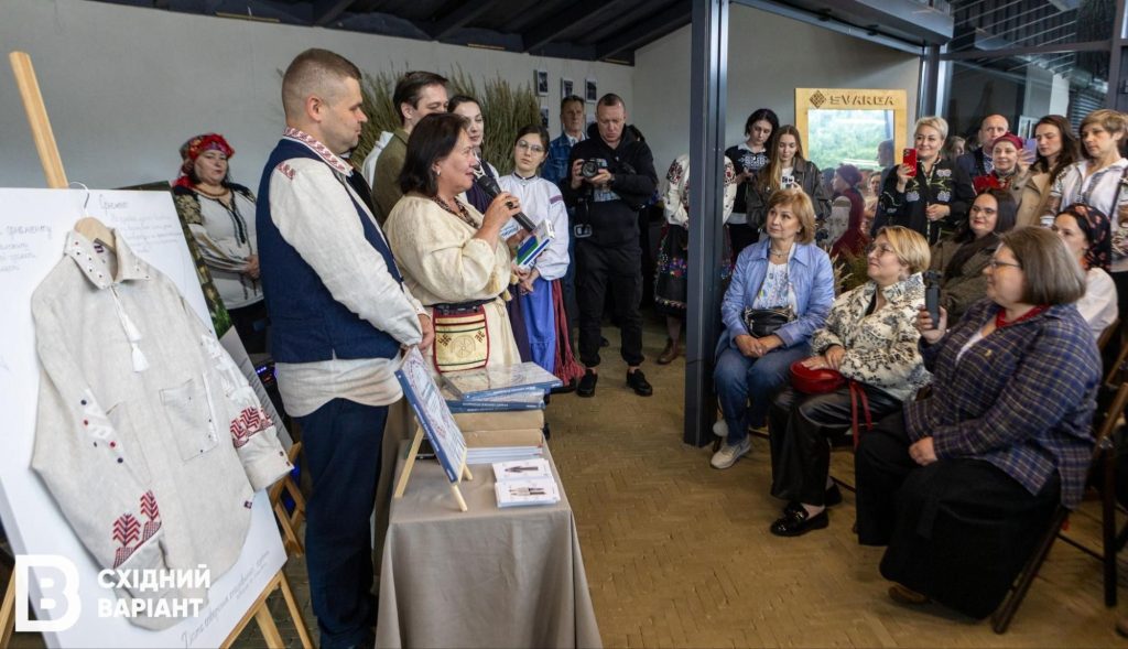 книга про вишиті сорочки Луганщини