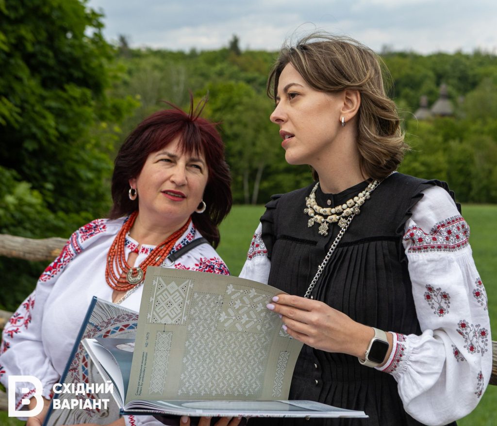 книга про вишиті сорочки Луганщини_16