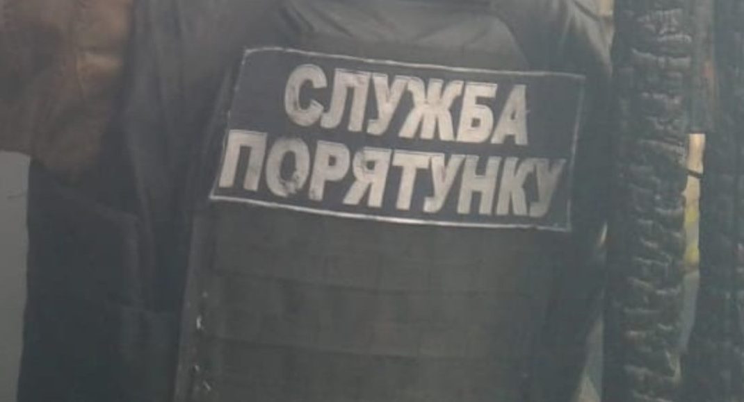 Чрезвычайники спасли женщину из-под завалов в Константиновке