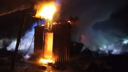 Унаслідок нічних ударів по Донеччині горіли підприємство, 5-поверхівка та легковик (фото)