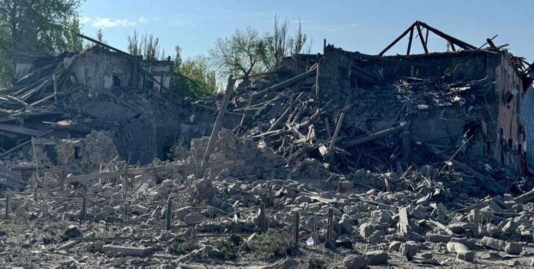 Щонайменше 23 бомби та 33 БпЛА спрямували минулої доби росіяни на цивільних Донеччини: які наслідки (фото)