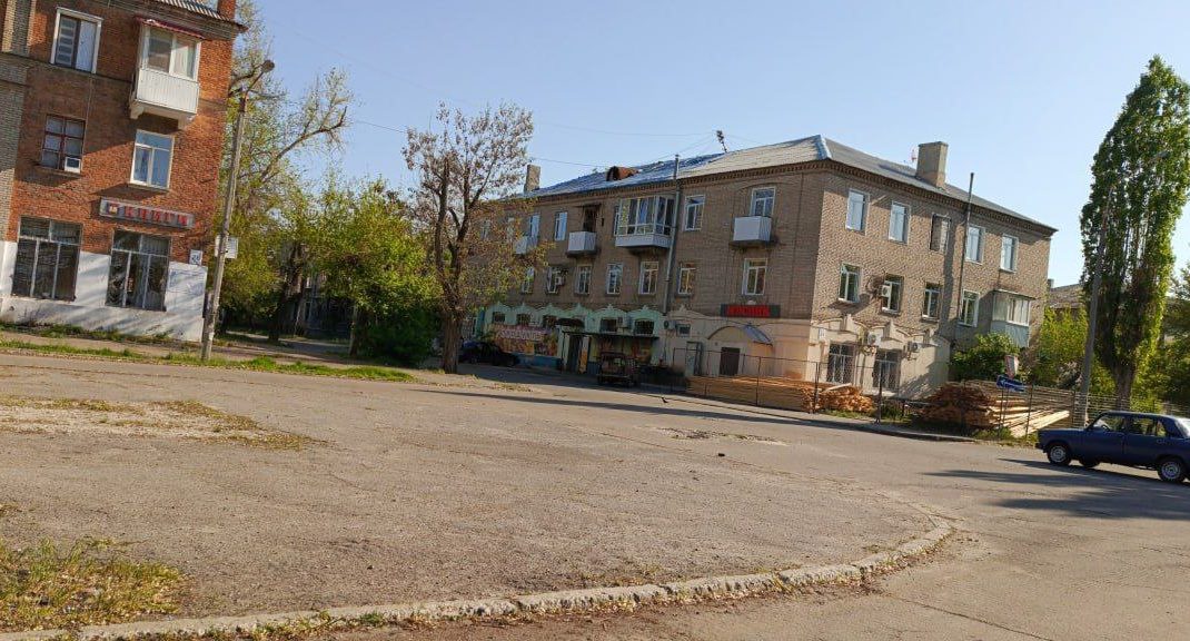 В окупованому Сіверськодонецьку родини "відновлювальників" з рф оселяються у "націоналізованих" квартирах містян, які евакуювалися