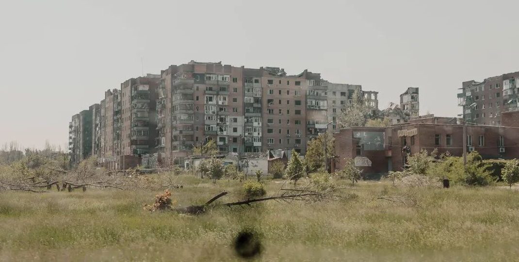 В Покровске почти не осталось домов, которые не получили повреждений (видео)