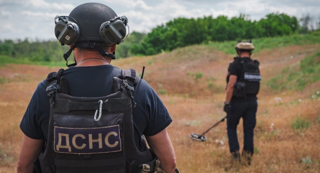 На Донетчине пиротехники ГСЧС уничтожили еще 22 взрывоопасных предмета (фото)