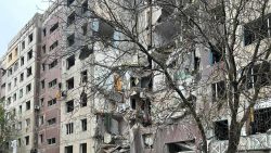 Росіяни скинули авіабомбу на багатоповерхівку в Костянтинівці: поранені щонайменше 12 цивільних
