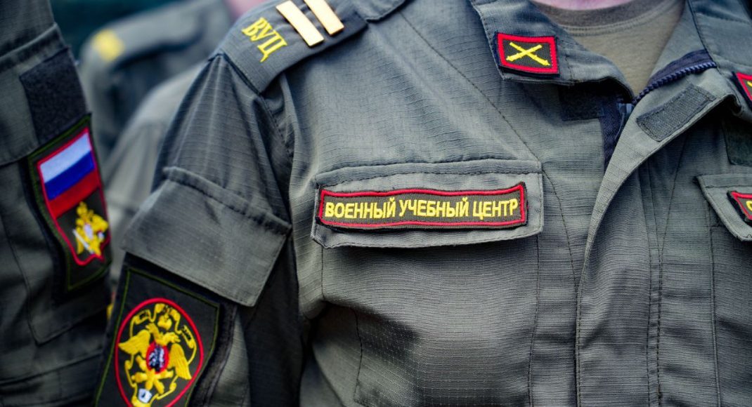 В Луганске оккупанты планируют завершить обустройство военного учебного центра для молодежи