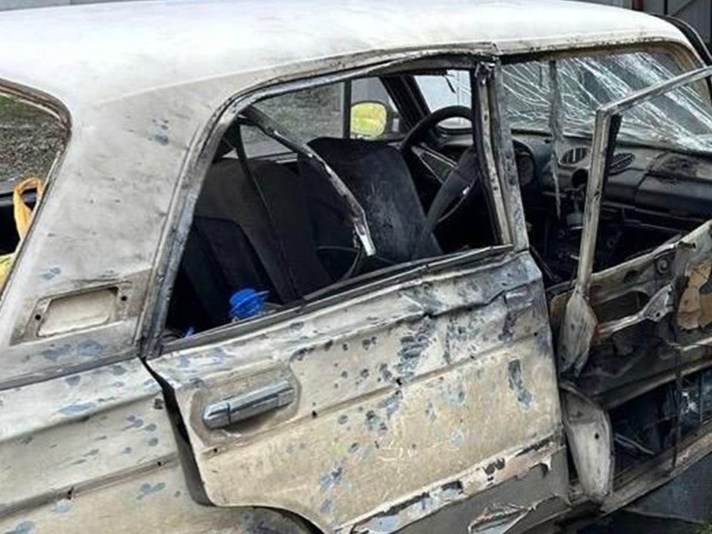 Наслідки влучання ворожого FPV в автівку