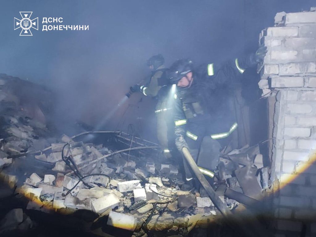 В Райском спасатели изъяли тело женщины из-под завалов и ликвидировали пожар