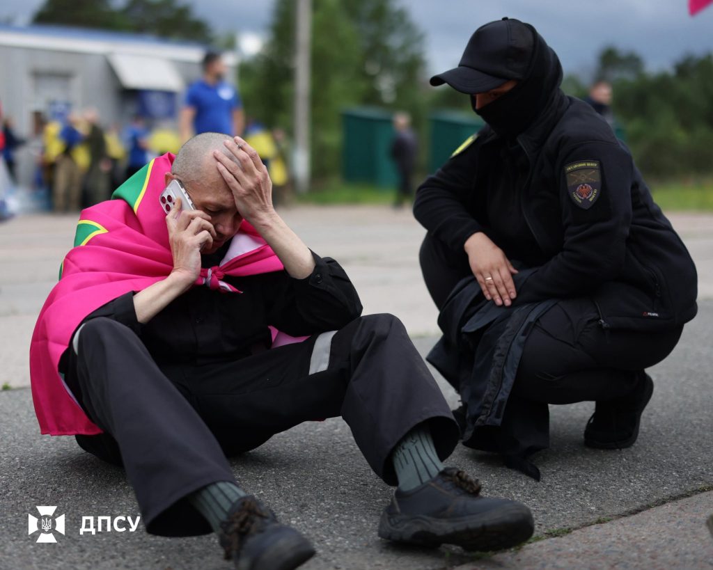 Вчера вернулись 5 защитников Мариуполя из Донецкого пограничного отряда, находившихся в плену более 3 лет