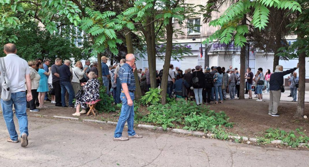 В Донецке оккупационный мобильный оператор "Феникс" активно собирает данные о местных жителях