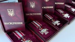Рятувальників та енергетиків нагородили медалями "За оборону Покровська" (фото)