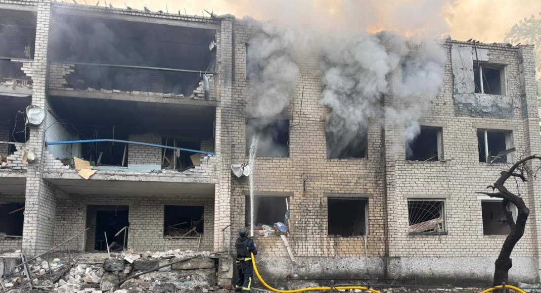 Росіяни 28 разів обстріляли населені пункти Донеччини: куди поцілили (фото)
