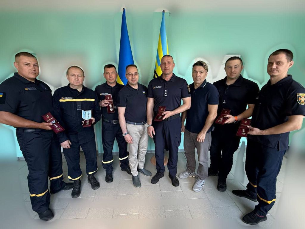 рятувальників нагородили медалями За оборону Покровська