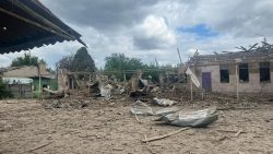 Константиновку армия рф атаковала авиабомбами и "Смерчем": ранен человек (фото)